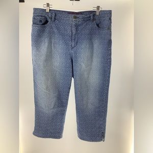 Gloria Vanderbilt Amanda floral print blue jean capris Size 16 EUC HIGH WAIST.
